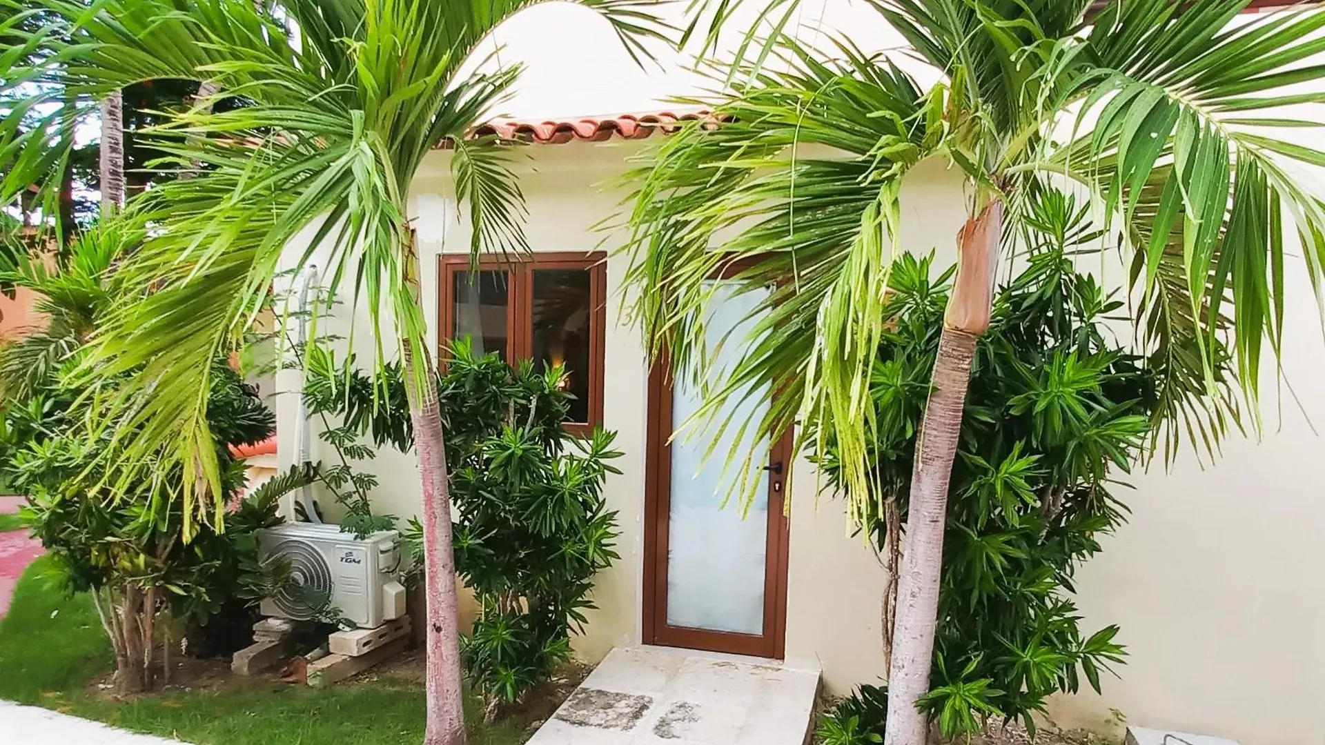 La Piazzetta Suites Punta Cana Beach - Los Corales Village 0*,  Dominikánská republika